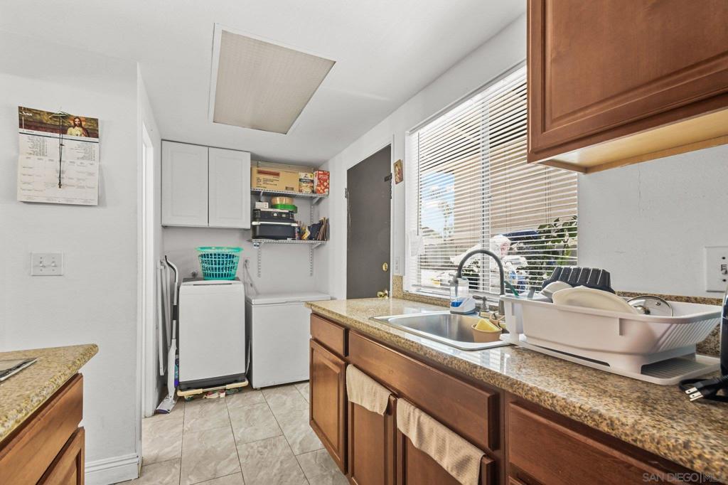 955 Amistad Pl C Property Photo 13