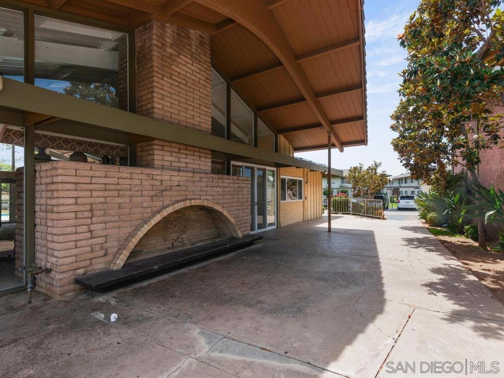 2094 E Grand Ave 7 Property Photo 20