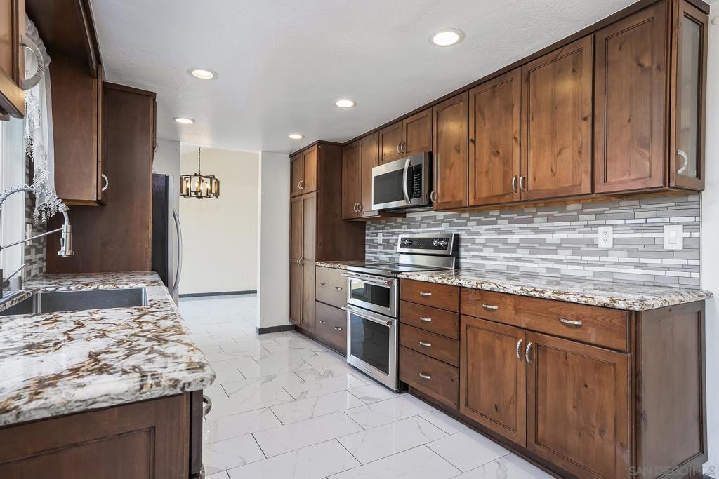10772 Avenida Roberta Property Photo 12