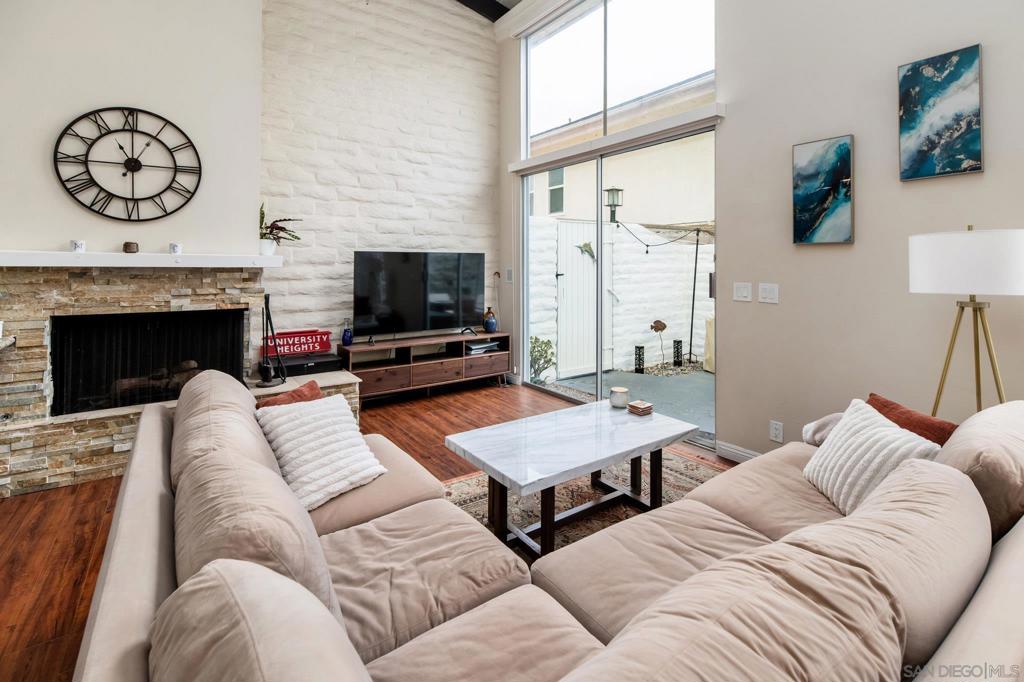 2544 Navarra Dr 4 Property Photo 2