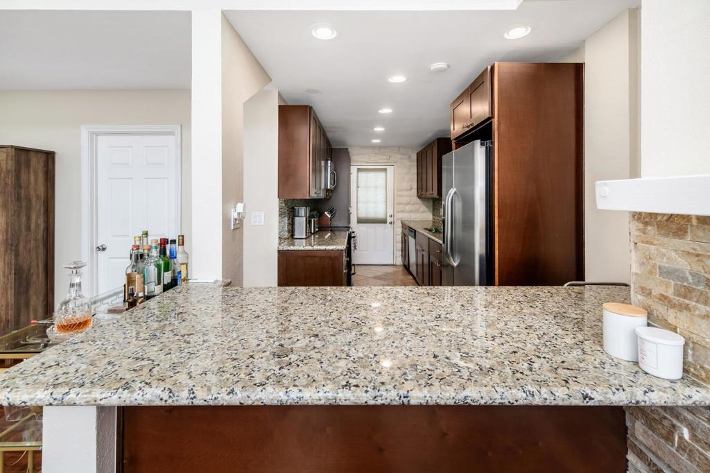 2544 Navarra Dr 4 Property Photo 10