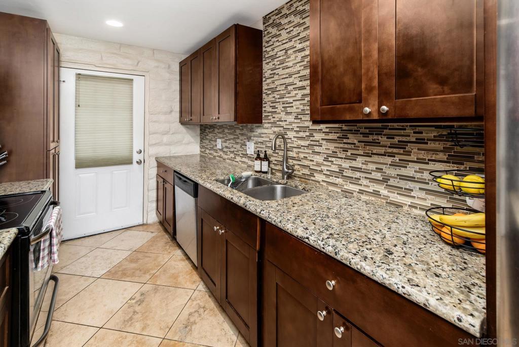 2544 Navarra Dr 4 Property Photo 11
