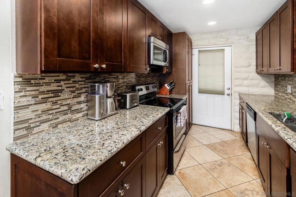2544 Navarra Dr 4 Property Photo 12