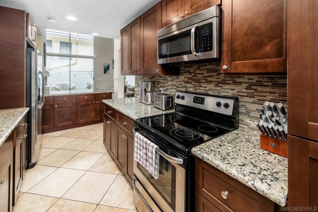 2544 Navarra Dr 4 Property Photo 14