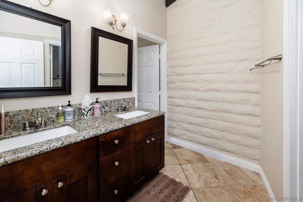 2544 Navarra Dr 4 Property Photo 19