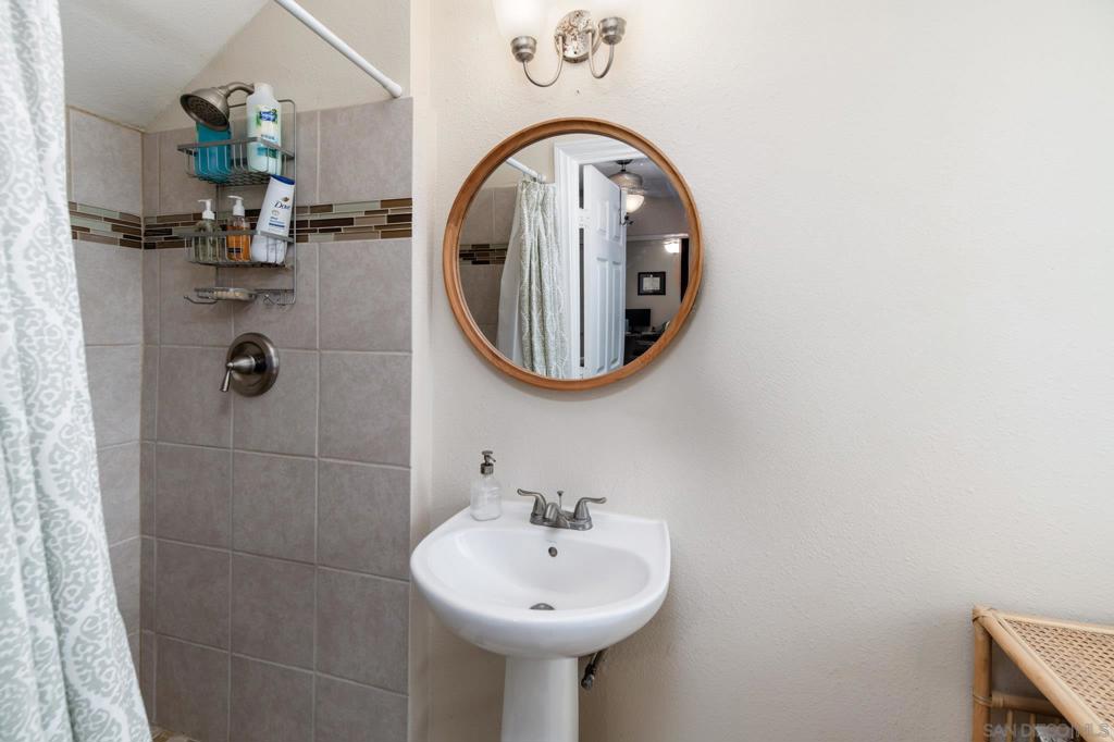 2544 Navarra Dr 4 Property Photo 23
