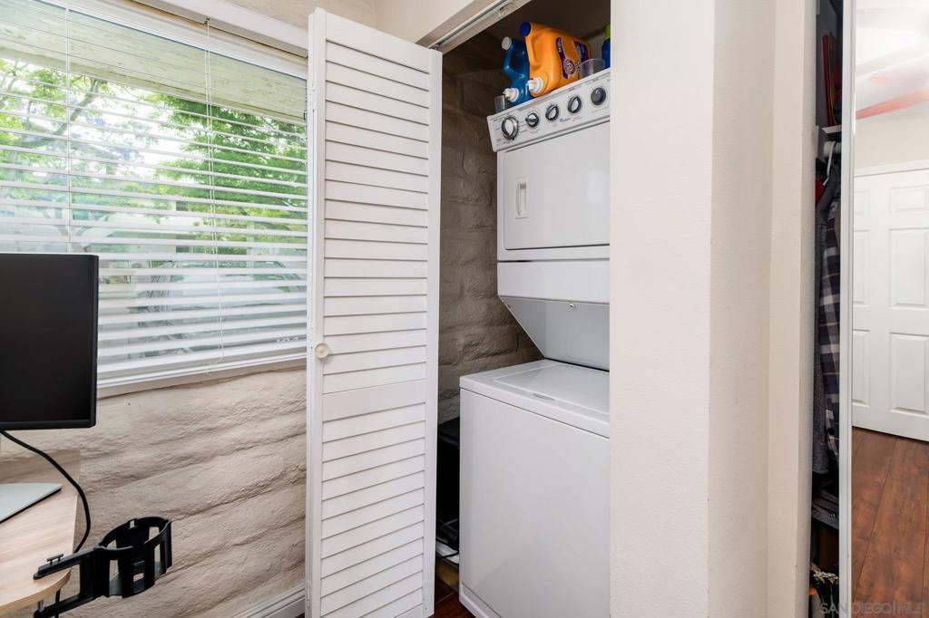 2544 Navarra Dr 4 Property Photo 24