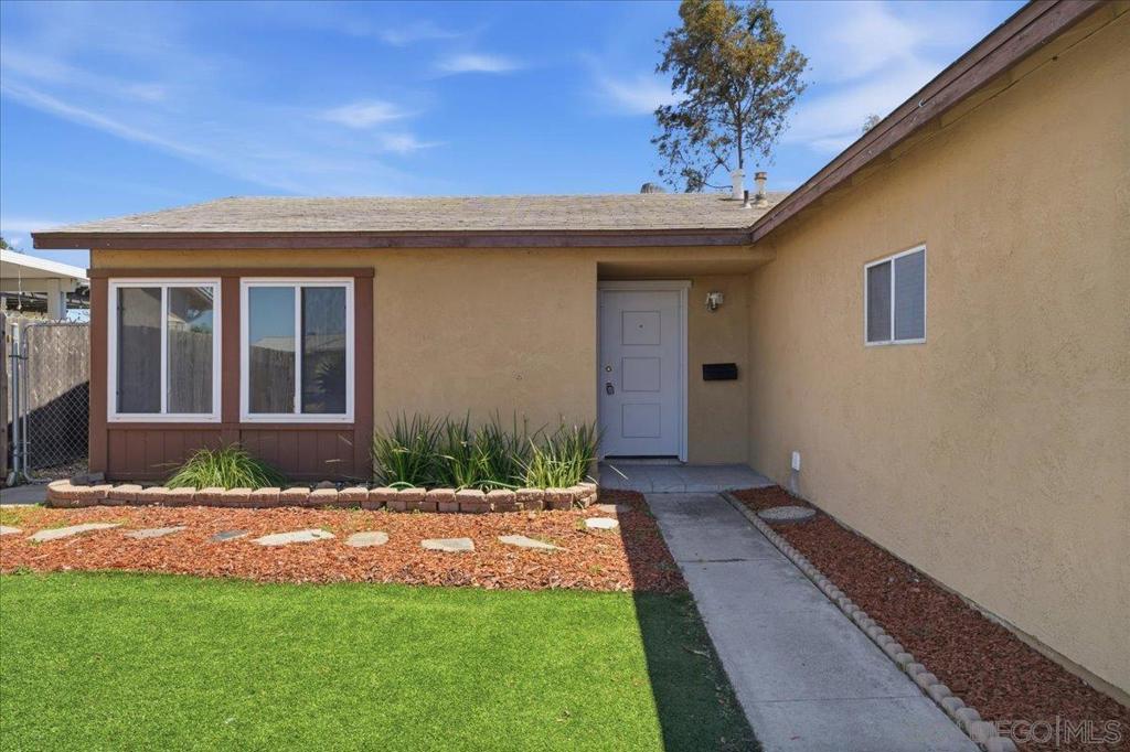 8737 Jade Coast Dr Property Photo 3
