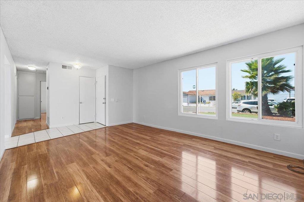 8737 Jade Coast Dr Property Photo 5