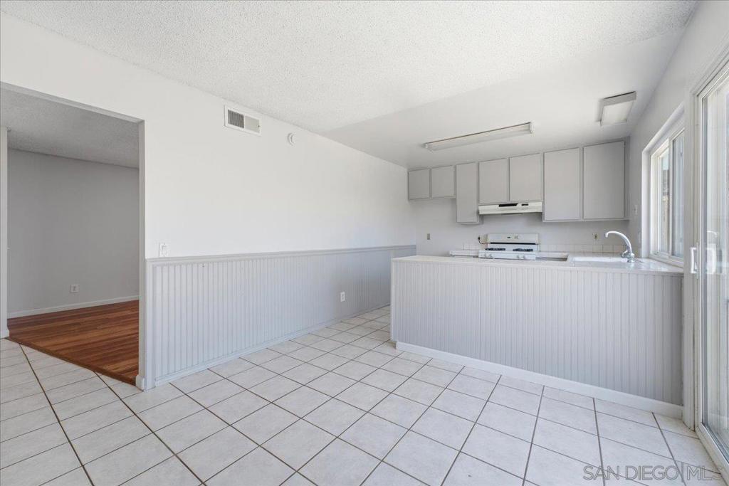 8737 Jade Coast Dr Property Photo 9