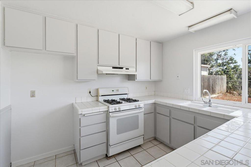 8737 Jade Coast Dr Property Photo 11