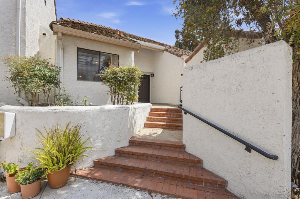 4576 Villas Drive Property Photo 1