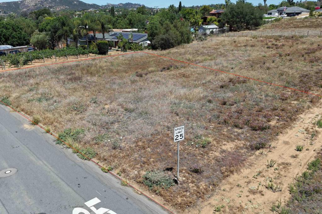 14444 Twin Peaks Rd Property Photo 3