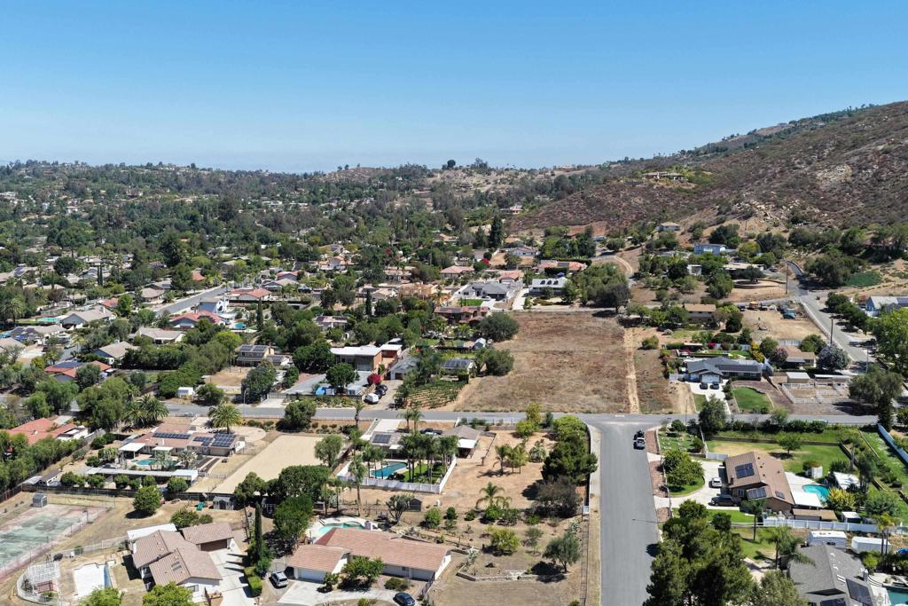 14444 Twin Peaks Rd Property Photo 33