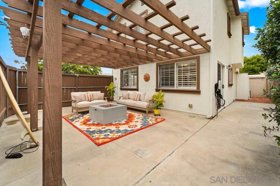 309 W Lewis St Property Photo 2