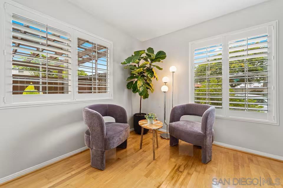 309 W Lewis St Property Photo 8