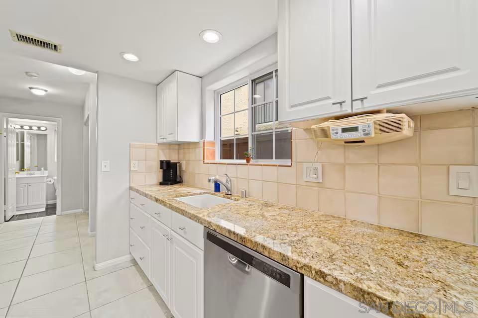 309 W Lewis St Property Photo 14