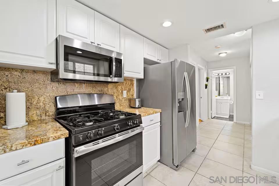 309 W Lewis St Property Photo 16