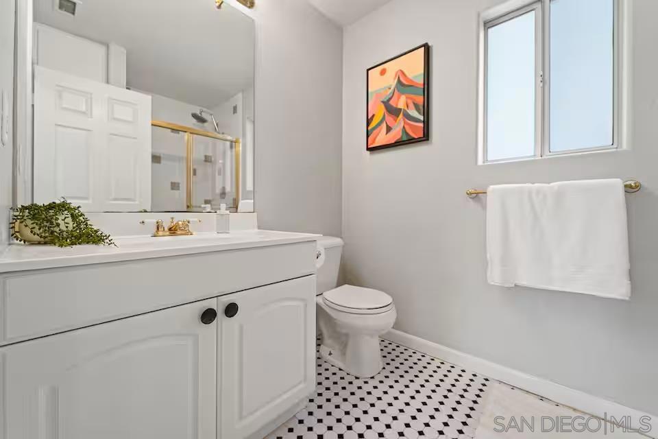 309 W Lewis St Property Photo 24
