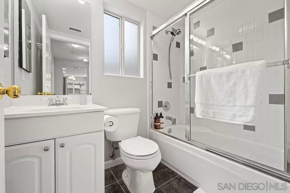 309 W Lewis St Property Photo 28