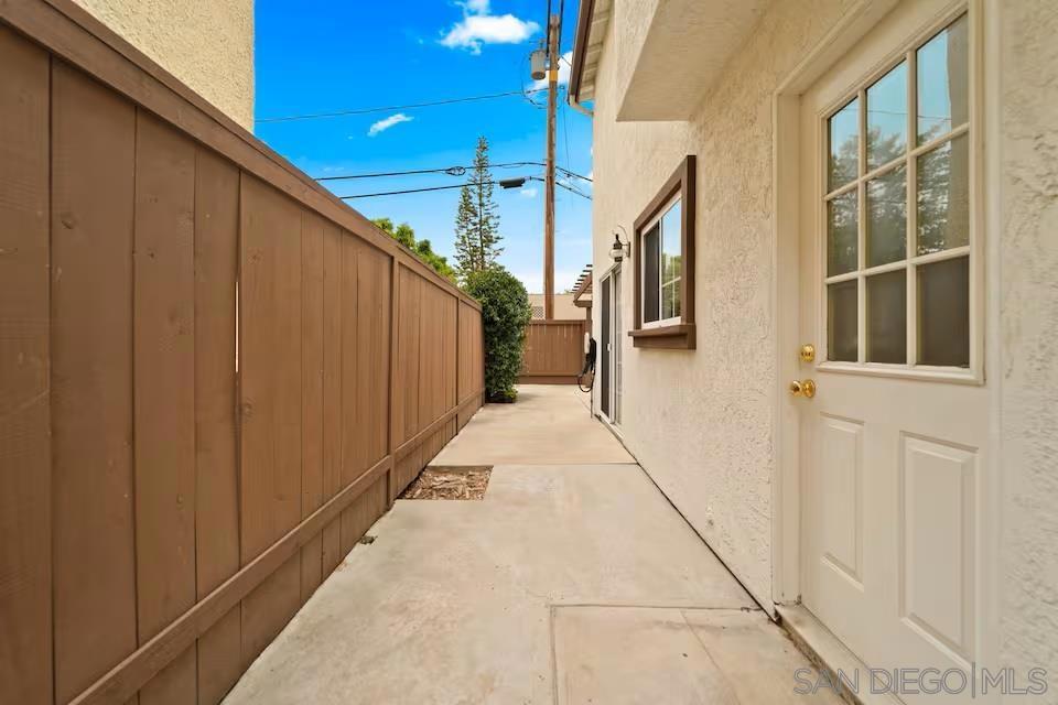 309 W Lewis St Property Photo 37