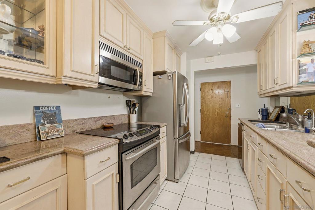 2364 Torrey Pines Rd. Property Photo 6