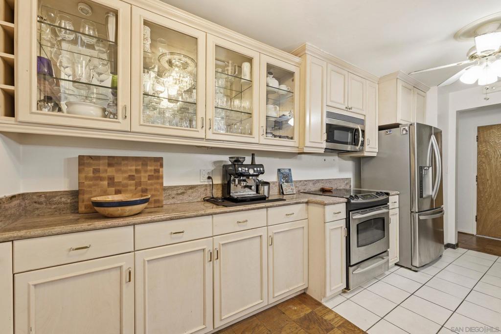 2364 Torrey Pines Rd. Property Photo 8