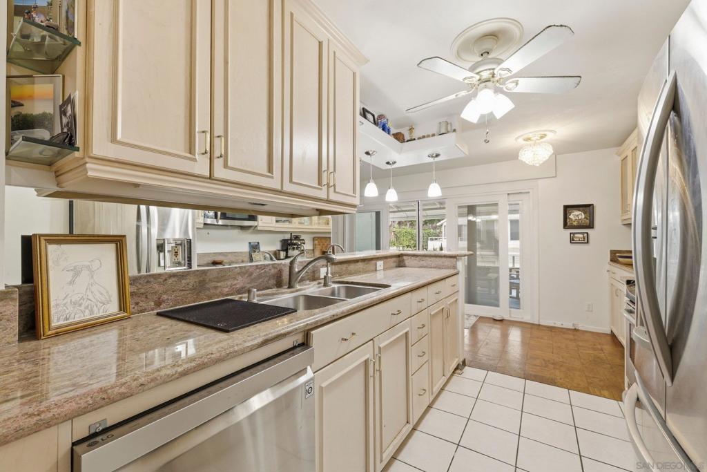 2364 Torrey Pines Rd. Property Photo 10