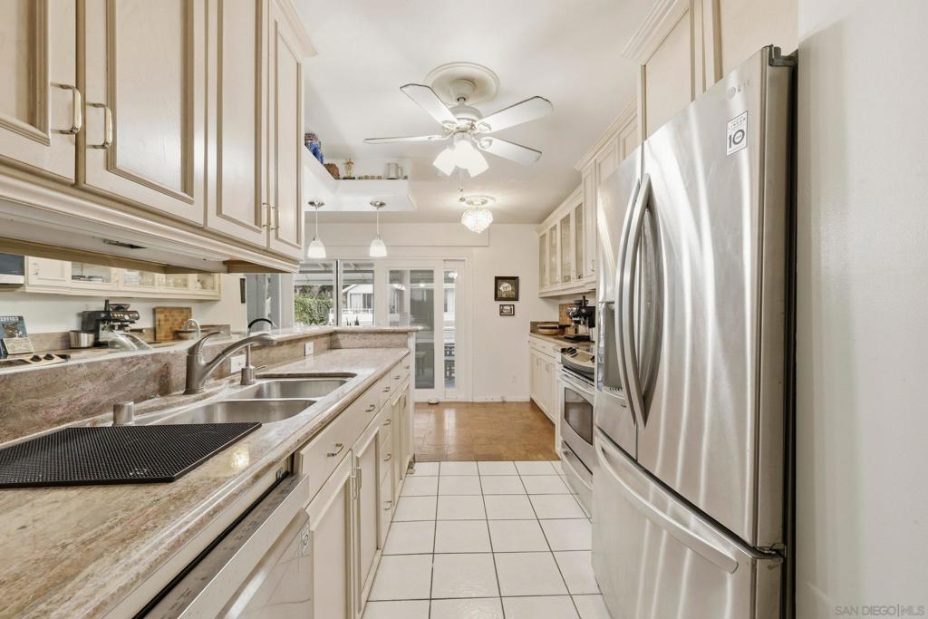 2364 Torrey Pines Rd. Property Photo 13