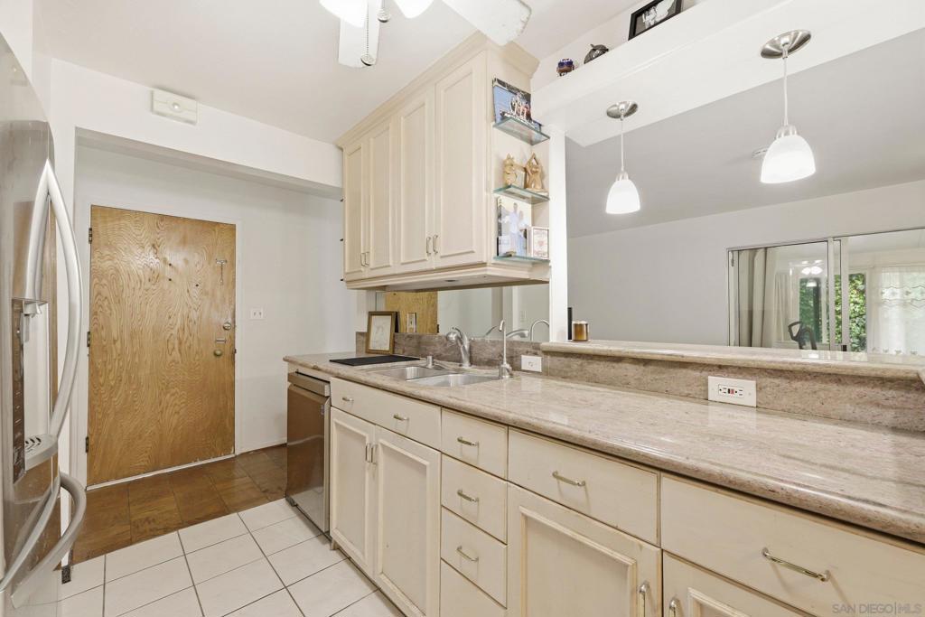 2364 Torrey Pines Rd. Property Photo 14