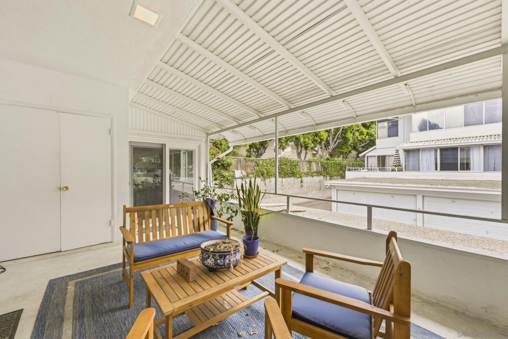 2364 Torrey Pines Rd. Property Photo 20