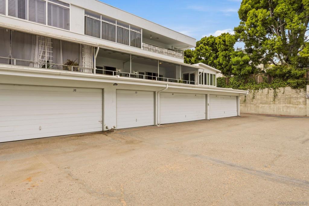2364 Torrey Pines Rd. Property Photo 27