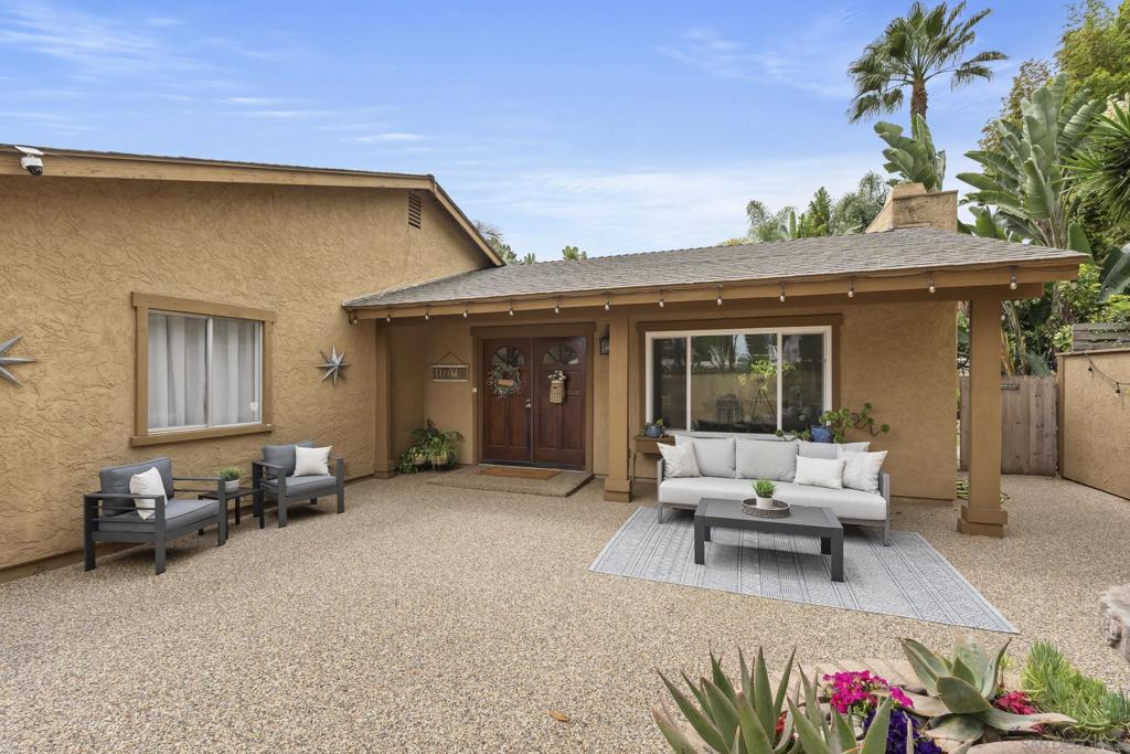 489 La Costa Ave Property Photo 4