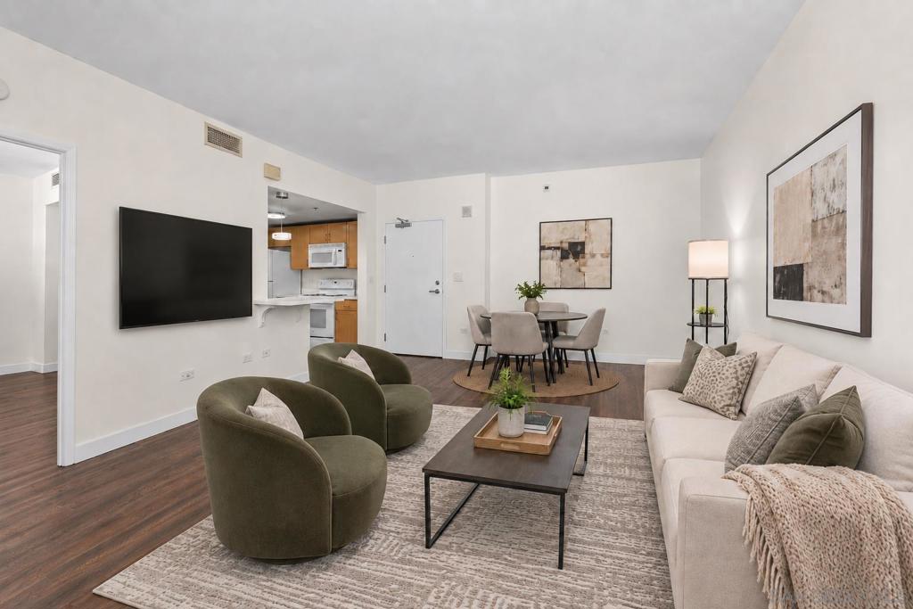 425 W Beech Street 721 Property Photo 1