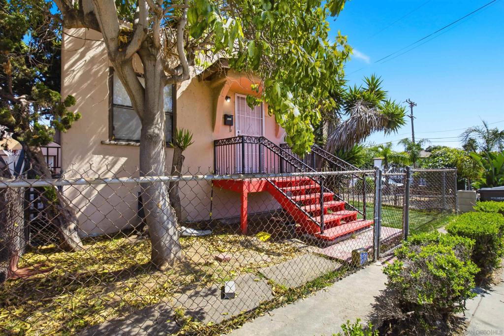 2830 E 8th Street Property Photo 1