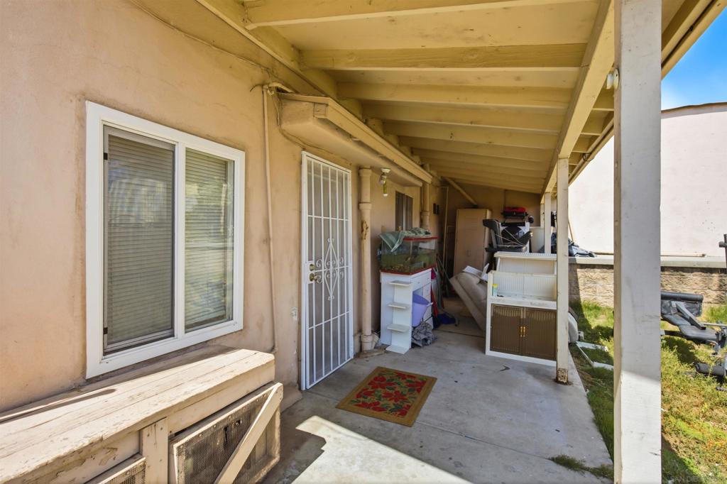 2830 E 8th Street Property Photo 4
