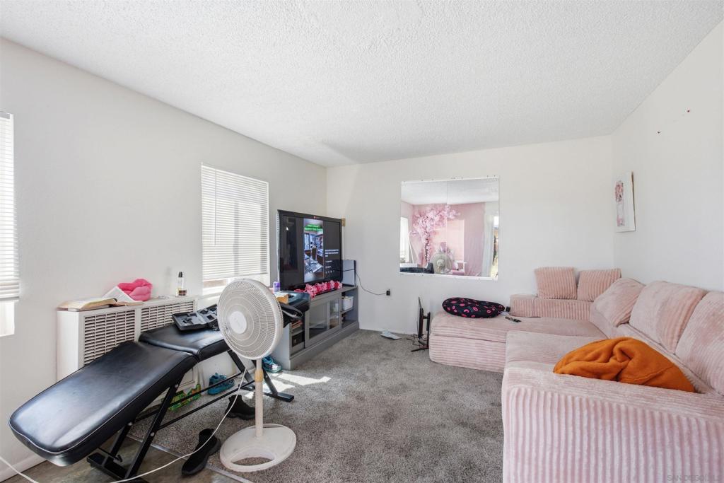 2830 E 8th Street Property Photo 5