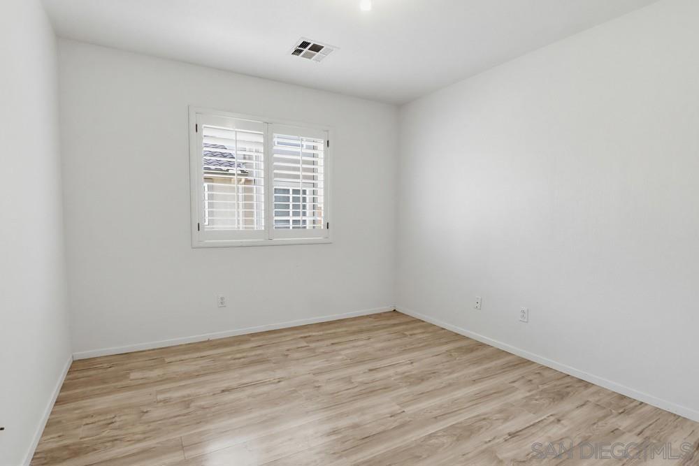 260015192SD Property Photo 16