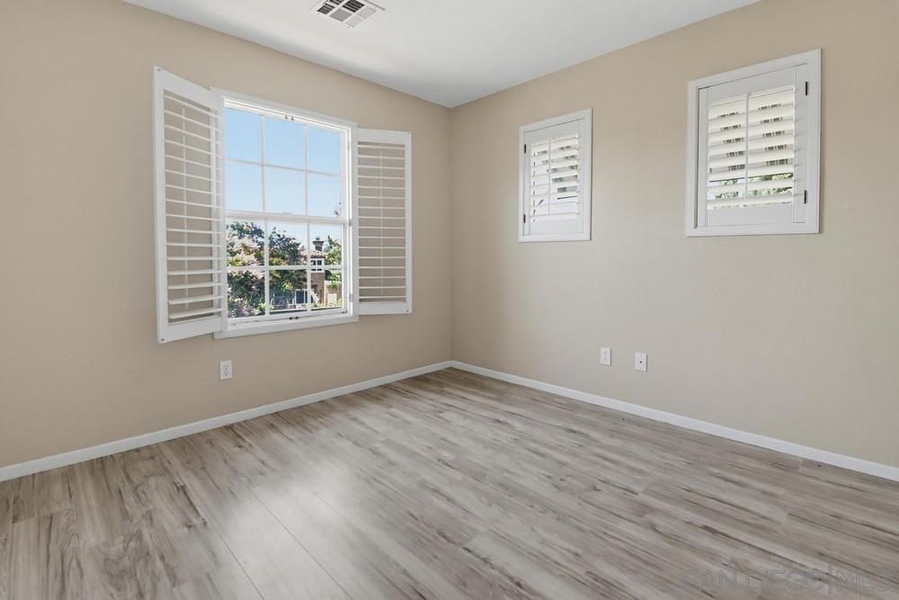 260015192SD Property Photo 27
