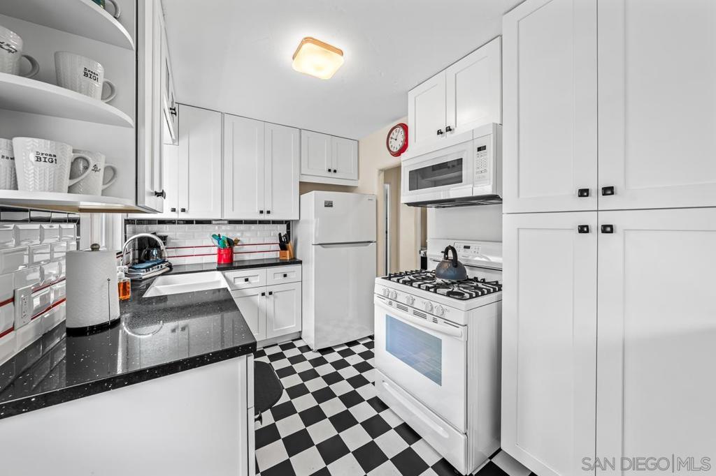 716 Dover Property Photo 4