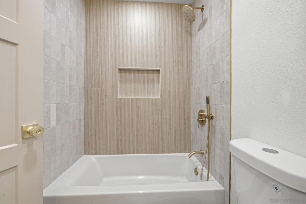 3227 Mercer Lane Property Photo 10