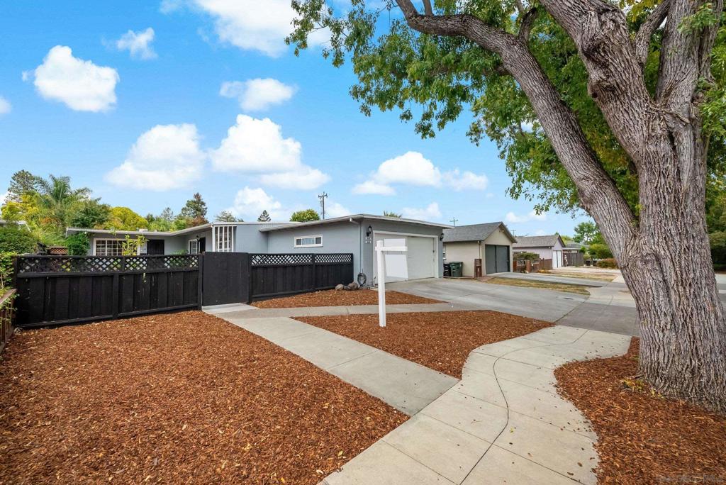 1846 1848 Woodside Rd Property Photo 3