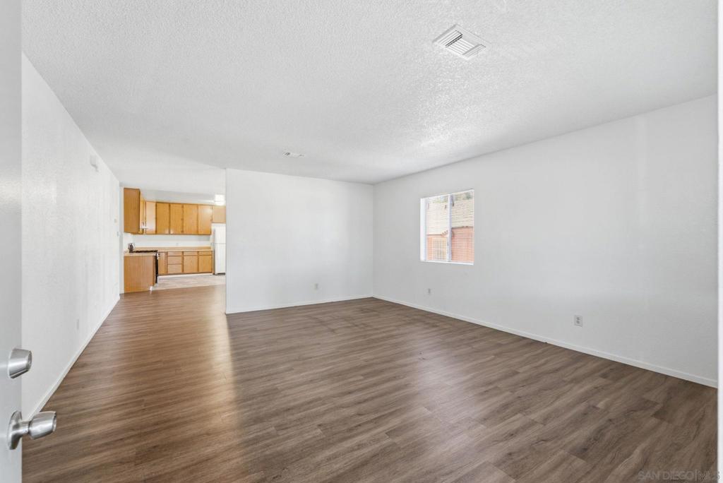 559 61st St Property Photo 11