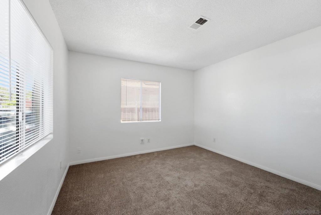 559 61st St Property Photo 14