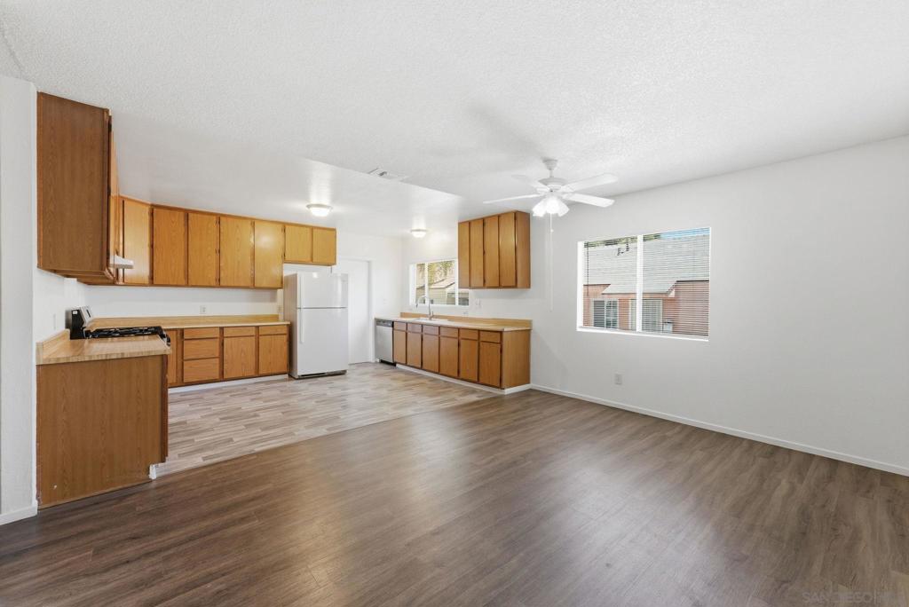 559 61st St Property Photo 15