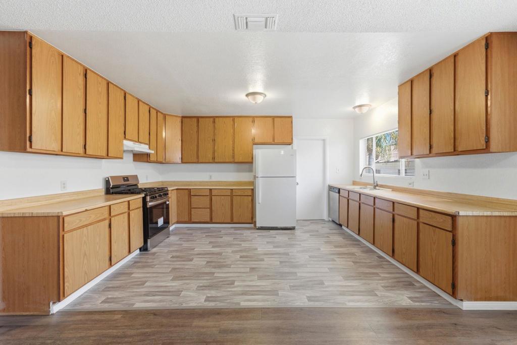 559 61st St Property Photo 17