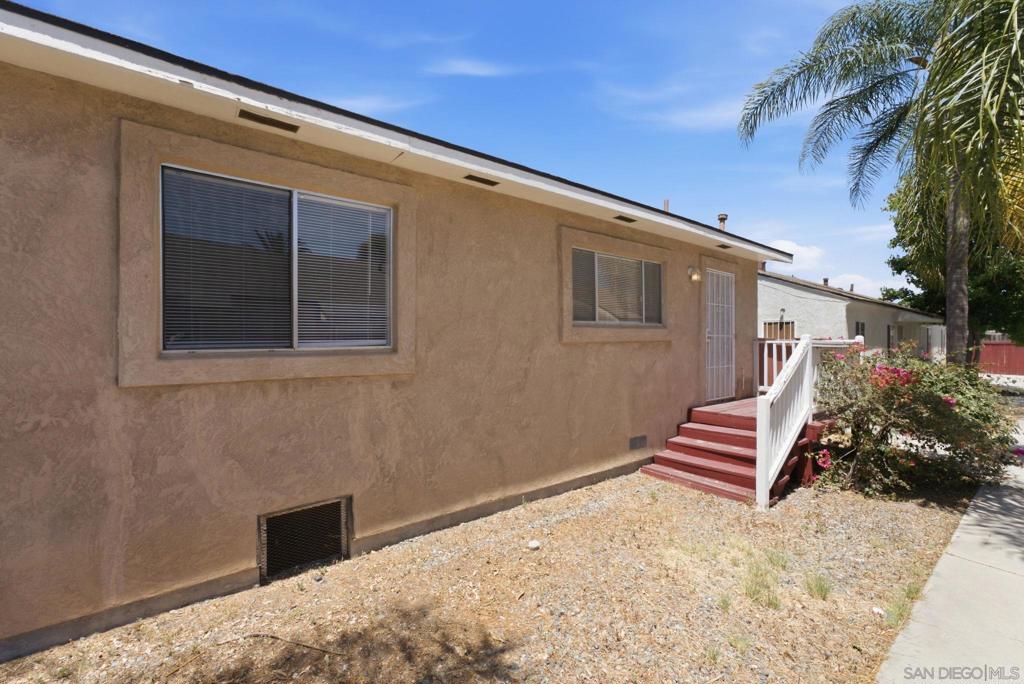 559 61st St Property Photo 31