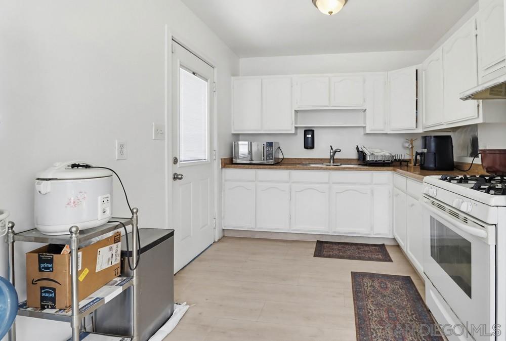 5436 Division St Property Photo 6