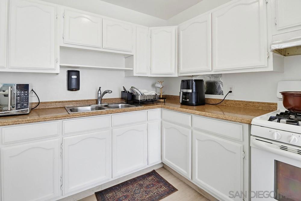 5436 Division St Property Photo 8