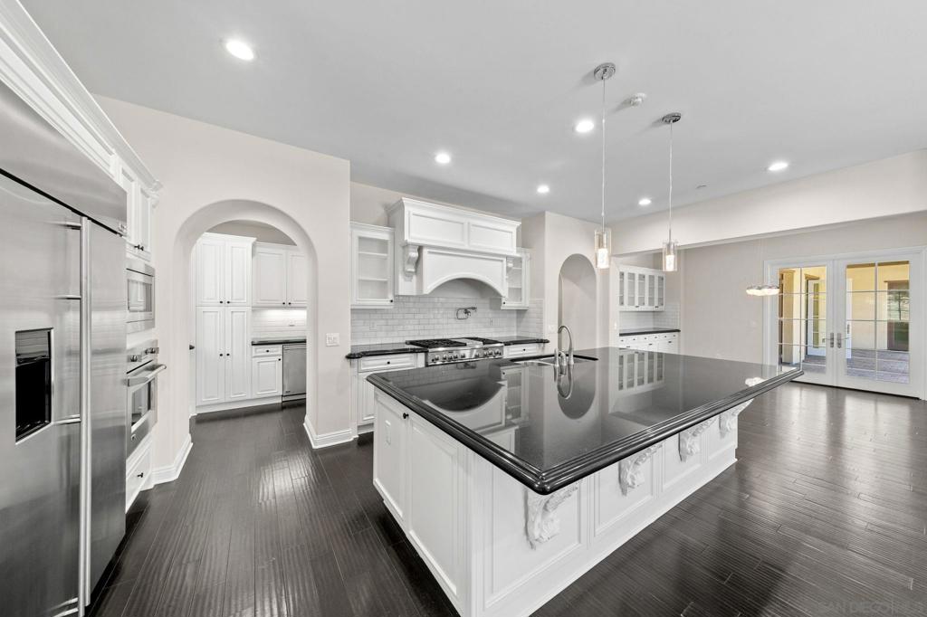 8306 The Landing Way Property Photo 11